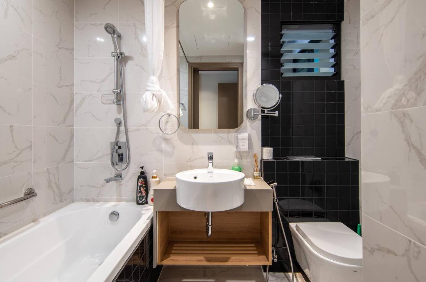 Luxury 2 Or 3Br Apartment In Dist 1 N Pool, Gym, Airport Pickup Ho Chi Minh-staden Exteriör bild